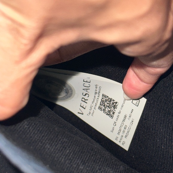 VERSACE
La Greca Signature Tote Bag - Picture 6 of 13